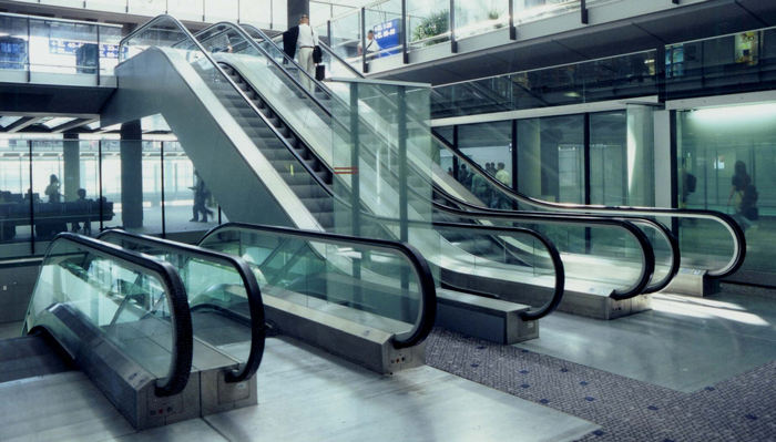 Hong Kong aeroport. CNIM delivers replacement parts all over the world